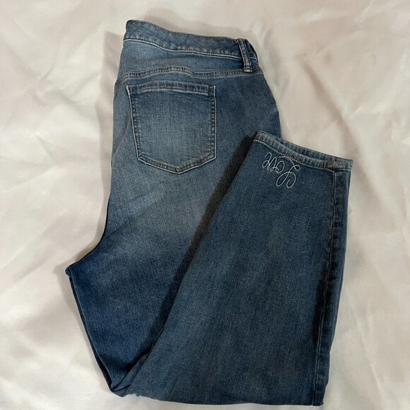 Torrid Plus Girlfriend Mid=Rise Embroidered Follow Your Heart Jeans - Picture 11 of 12